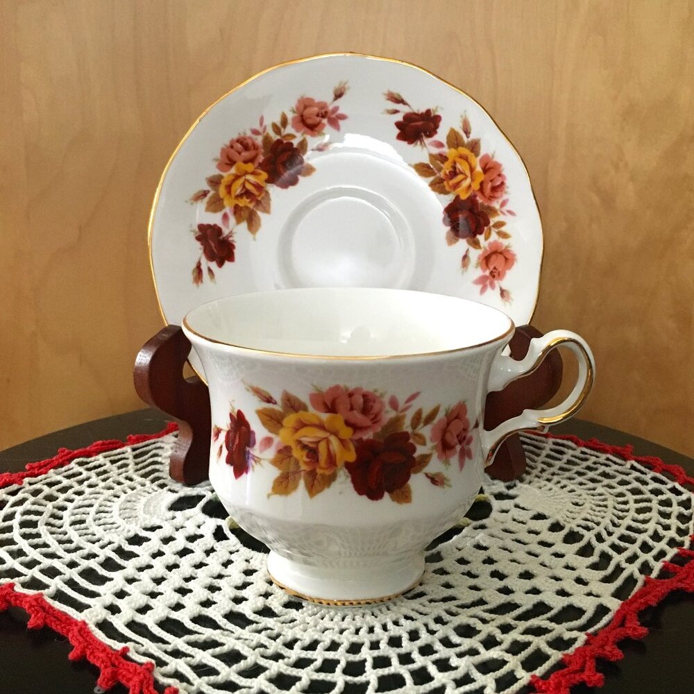 Queen Anne England Bone China Tricolour Rose Teacup Saucer Gold Trim OS